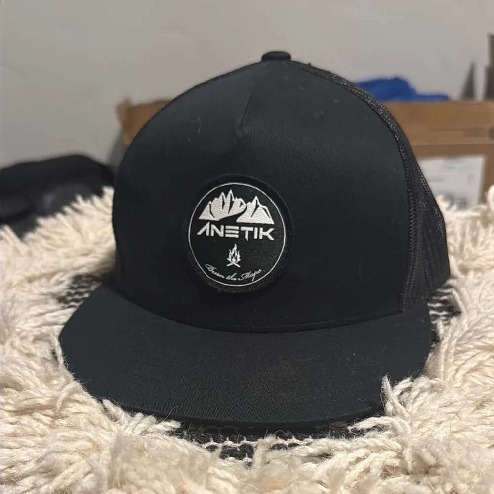 Classic trucker ANETIC baseball style hat